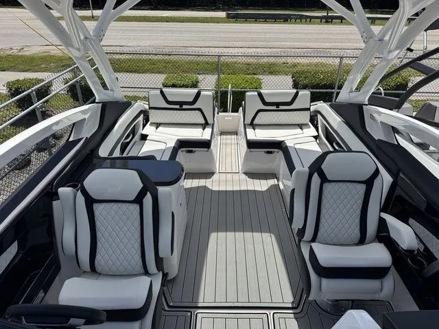 Slide: The Image of Yamaha 275SD 2026 - 31