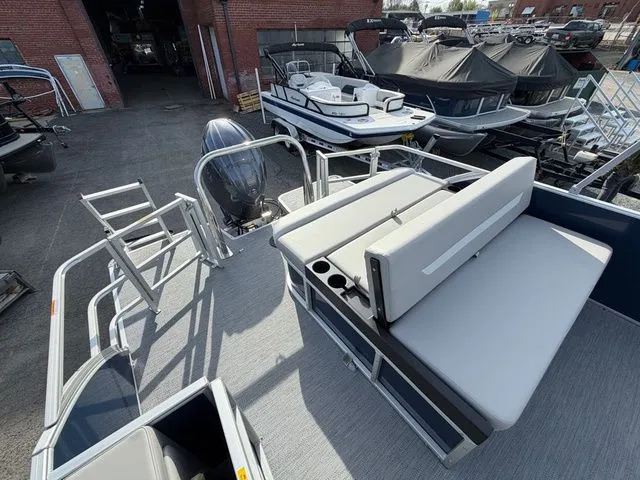 Slide: The Image of Godfrey Sweetwater 2286 SFLX Tritoon - 150 HP Yamaha 2026 - 7