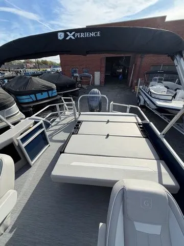 Slide: The Image of Godfrey Sweetwater 2286 SFLX Tritoon - 150 HP Yamaha 2026 - 8