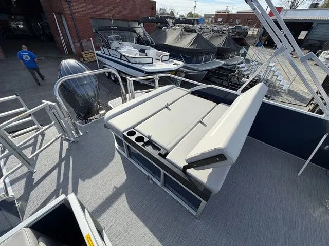 Slide: The Image of Godfrey Sweetwater 2286 SFLX Tritoon - 150 HP Yamaha 2026 - 9