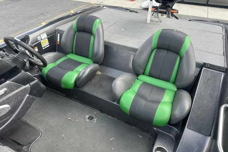 Slide: The Image of 2016 Stratos 294 XL Evolution boat interior with green and black seats. - 4