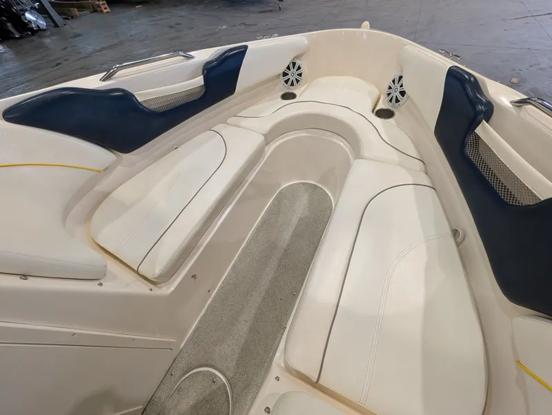 Slide: The Image of Rinker 232 2002 - 16