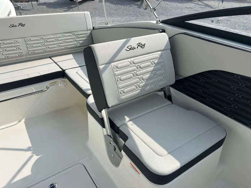 Slide: The Image of Sea Ray SPX 210 Outboard 2026 - 10