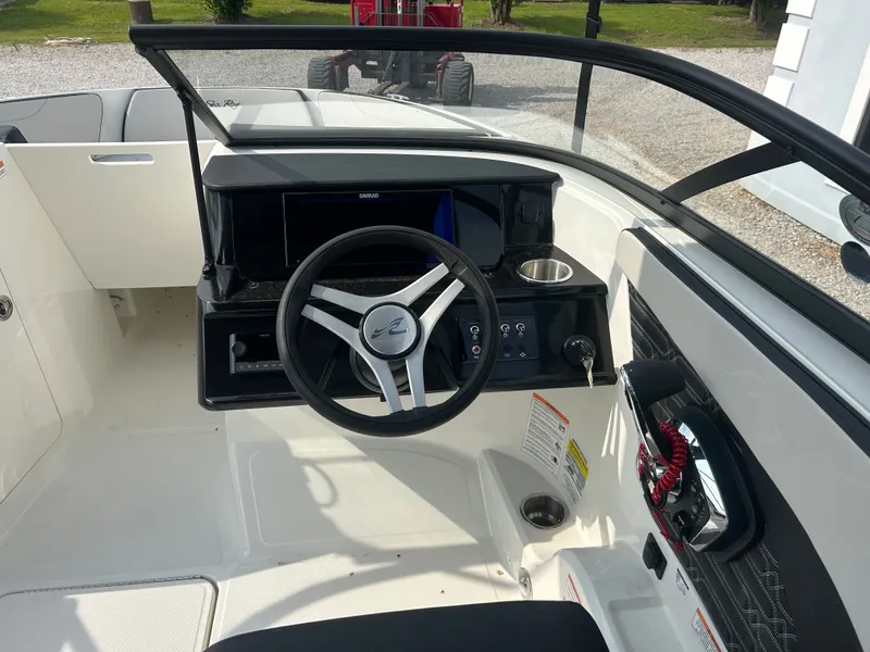 Slide: The Image of Sea Ray SPX 210 Outboard 2026 - 12