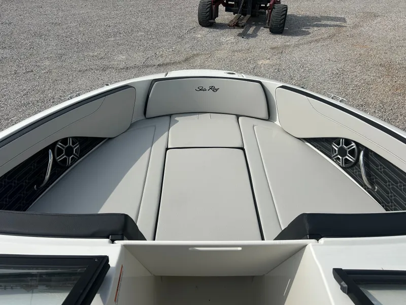 Slide: The Image of Sea Ray SPX 210 Outboard 2026 - 16