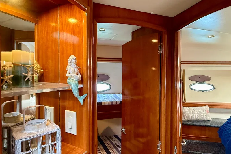 Slide: The Image of Interior of 2000 Carver 53 Voyager yacht with wooden decor and nautical accents. - 39