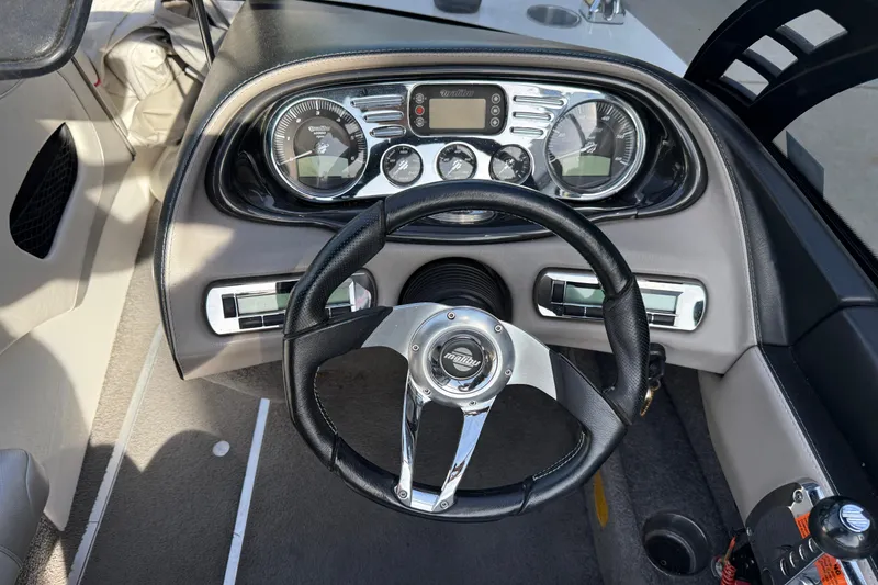 Slide: The Image of 2009 Malibu Response LXi dashboard with steering wheel and instrument panel. - 10