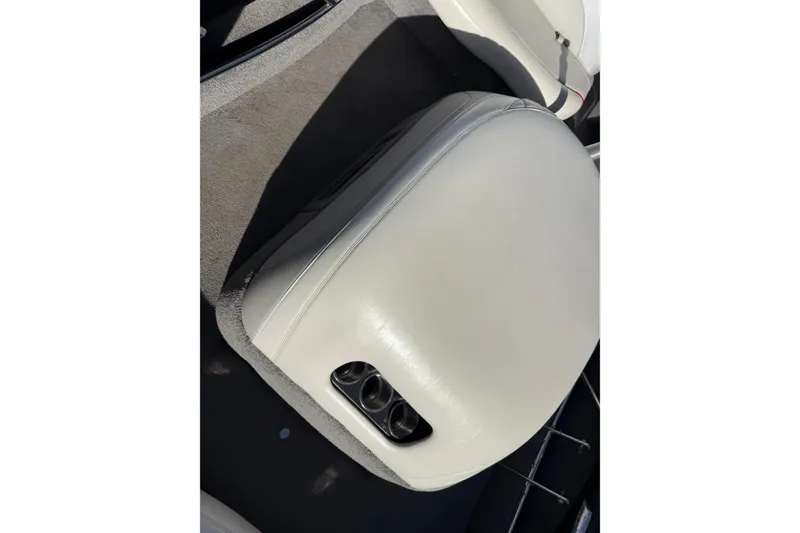 Slide: The Image of 2009 Malibu Response LXi interior seat detail with cup holders. - 18