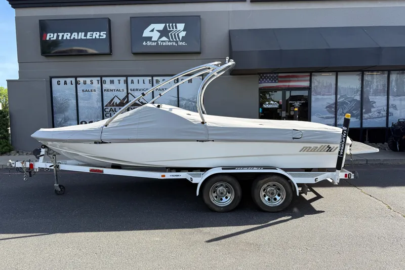 Slide: The Image of 2009 Malibu Response LXi boat on trailer, parked outside dealership. - 25