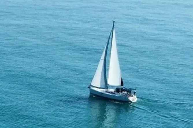 Slide: The Image of Sailboat Beneteau Oceanis Clipper 423 (2005) cruising on open blue sea. - 13