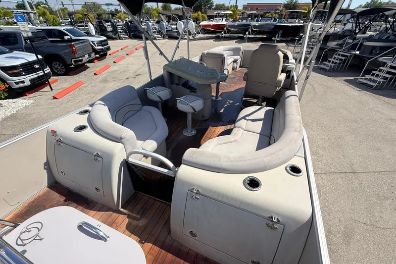 Slide: The Image of 2014 Avalon 2485 Catalina Entertainer boat with spacious seating and bar area. - 11