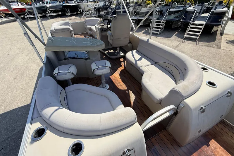 Slide: The Image of 2014 Avalon 2485 Catalina Entertainer pontoon boat with spacious seating and bar area. - 12