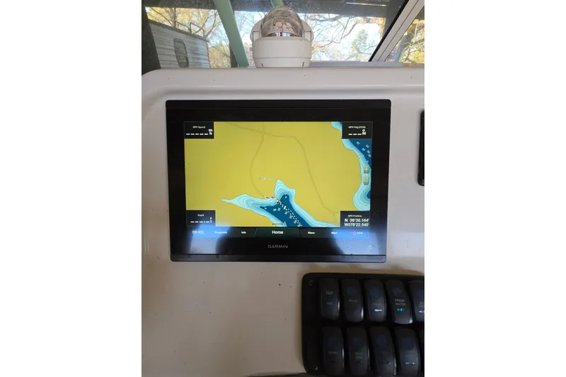 Slide: The Image of Outboard motor with Yamaha logo and "200 Variable Camshaft Timing" text on Sailfish 220 WAC. - 18