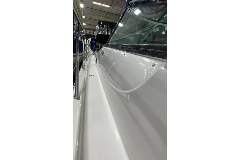 Slide: The Image of 2001 Sea Ray Sundancer 400 yacht side view in a marina. - 9