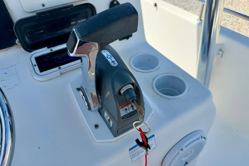Slide: The Image of Boat throttle control on a 2001 Sea Fox 215 Bay Fisher, featuring cup holders. - 15