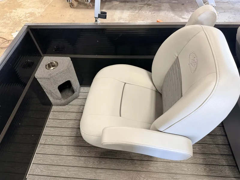 Slide: The Image of Montego Bay 8616 Quad Fish & 40HP Mercury 4Stroke -$24,995 2022 - 39