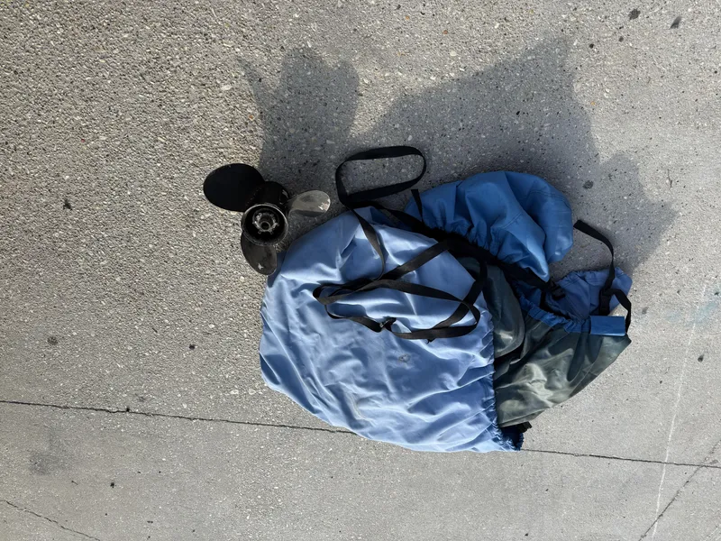 Slide: The Image of Boston Whaler 17 Montauk 2005 - 6