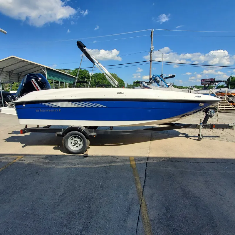 Slide: The Image of Bayliner Element E18 2025 - 10