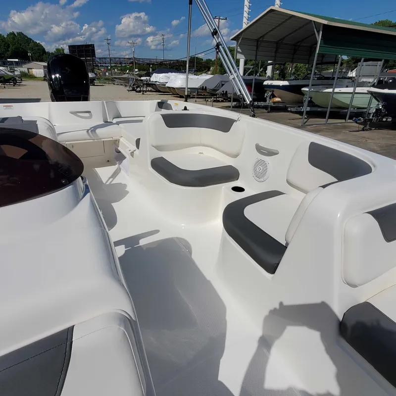 Slide: The Image of Bayliner Element E18 2025 - 5