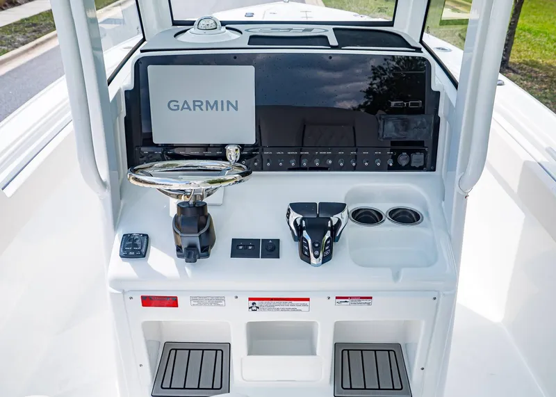 Slide: The Image of Sea Hunt Ultra 265 SE 2026 - 16