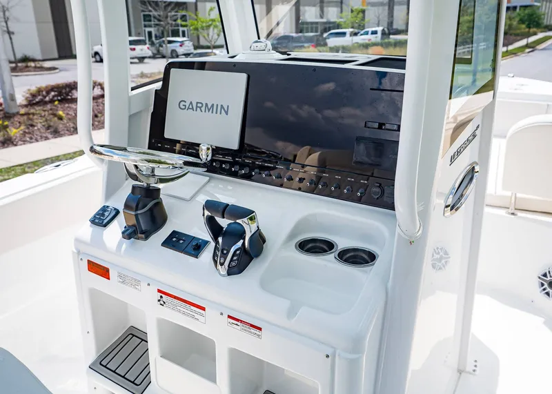 Slide: The Image of Sea Hunt Ultra 265 SE 2026 - 17