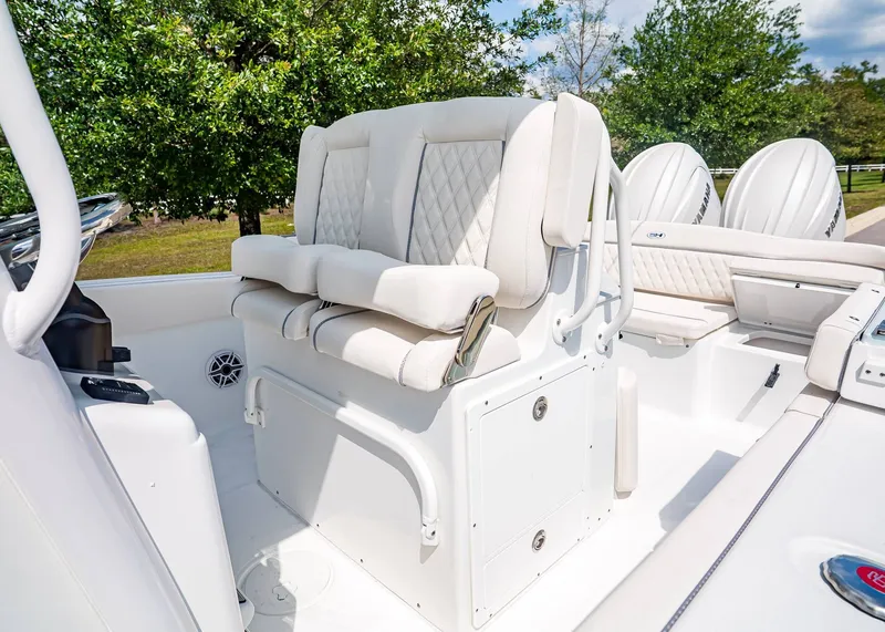 Slide: The Image of Sea Hunt Ultra 265 SE 2026 - 18