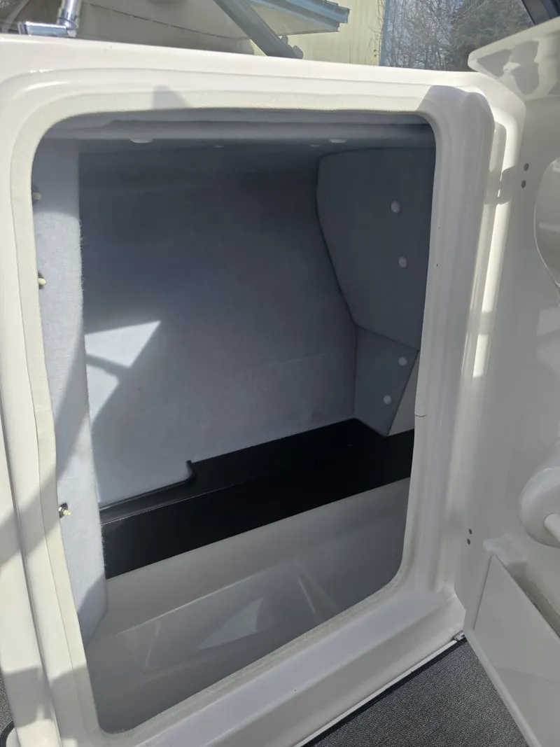 Slide: The Image of Yamaha AR240 2019 - 19