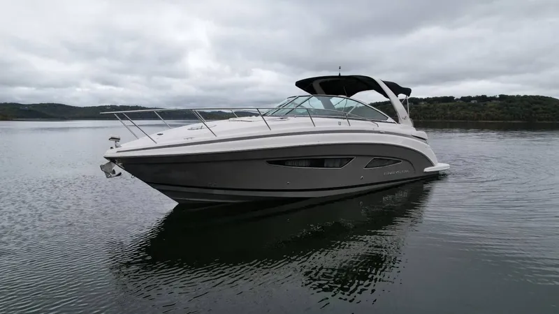 Slide: The Image of Regal 32 Express Cruiser 2015 - 7