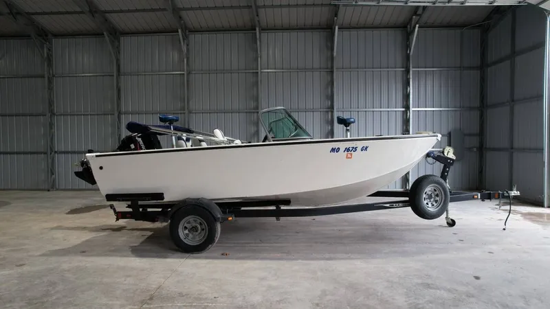 The Image of Lowe 185 Fishin' Machine 2010 - 1