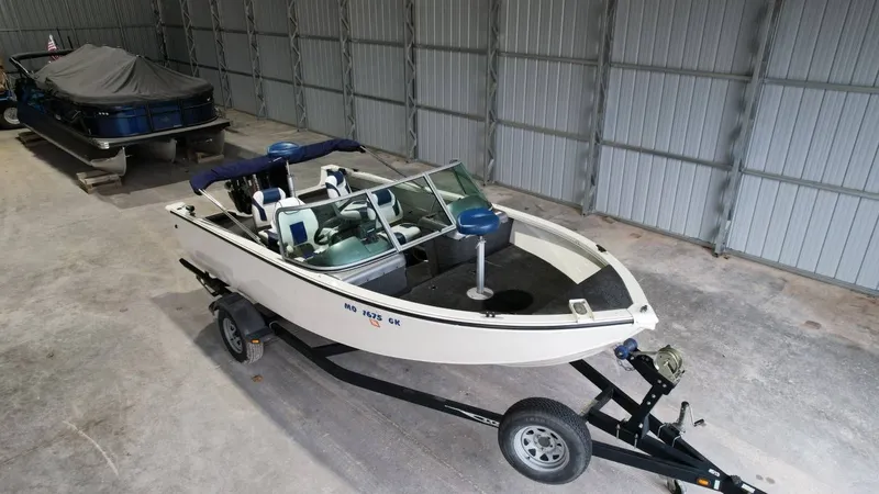 Slide: The Image of Lowe 185 Fishin' Machine 2010 - 16