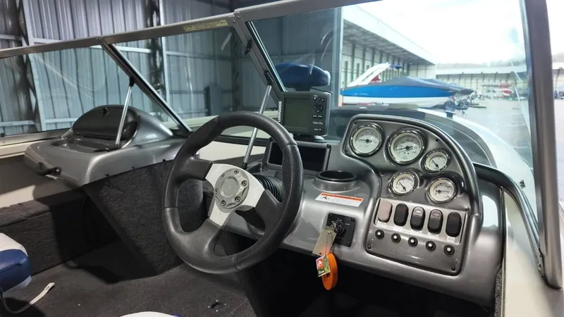 Slide: The Image of Lowe 185 Fishin' Machine 2010 - 30