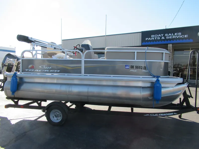 Slide: The Image of Tracker SUNTRACKER PB16 2024 - 4