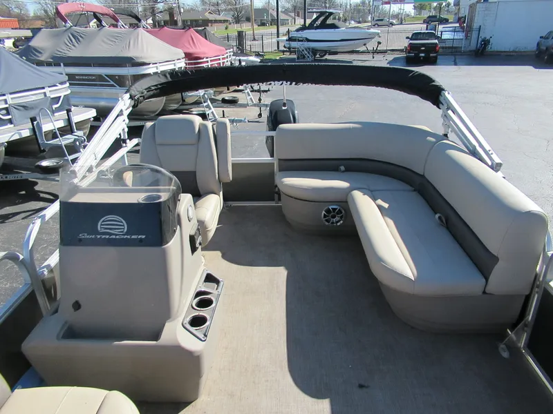 Slide: The Image of Tracker SUNTRACKER PB16 2024 - 6