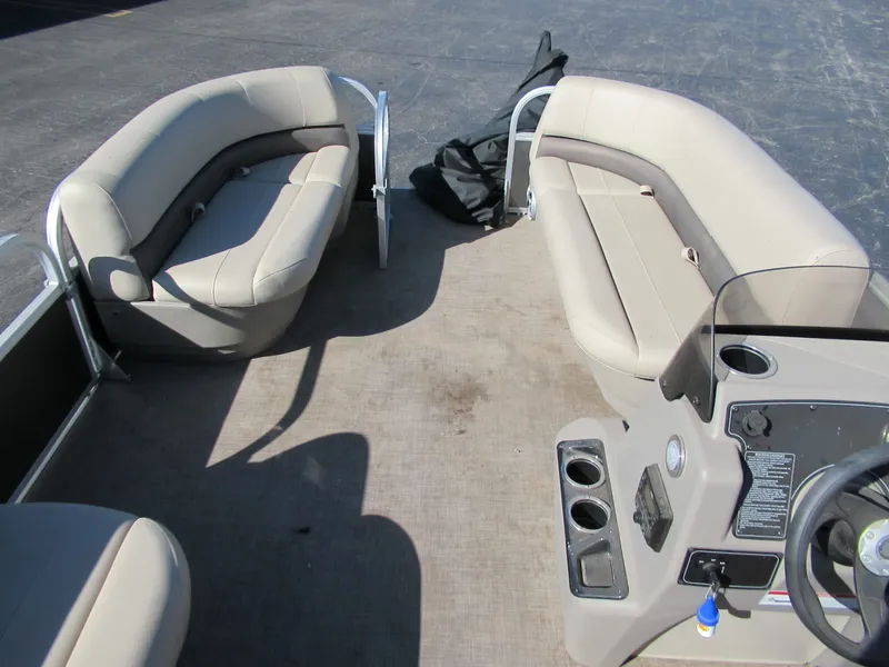 Slide: The Image of Tracker SUNTRACKER PB16 2024 - 8