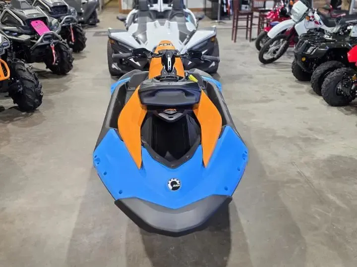 Slide: The Image of Sea-Doo Spark Trixx for 3 2026 - 9
