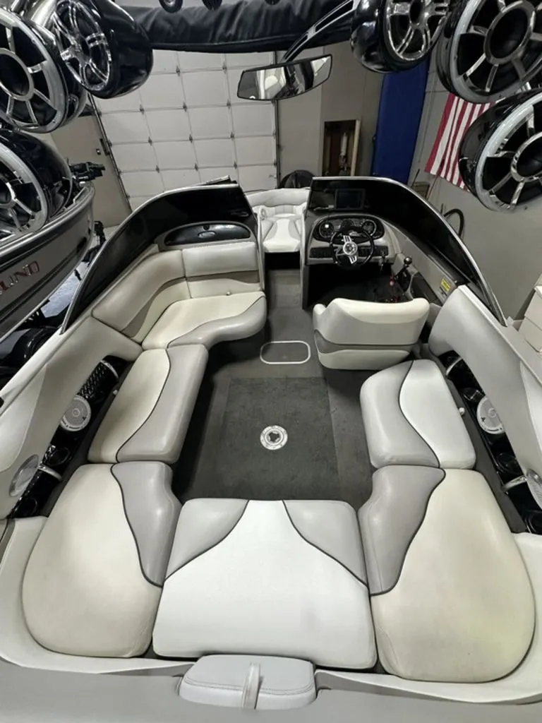 Slide: The Image of Interior of a 2005 Malibu Wakesetter VLX 21 with white seating. - 3