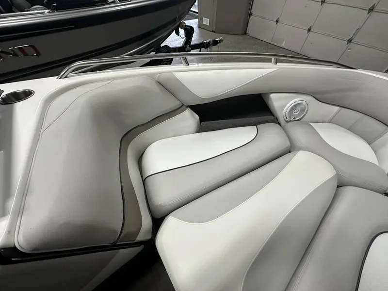 Slide: The Image of Interior of a 2005 Malibu Wakesetter VLX 21 with white upholstery. - 7