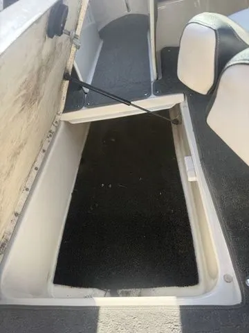 Slide: The Image of Sea Ray 205 2013 - 10