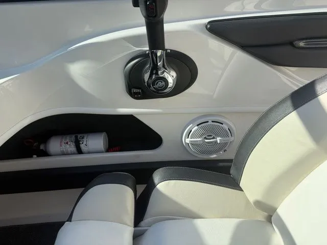 Slide: The Image of Sea Ray 205 2013 - 6