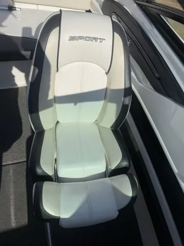 Slide: The Image of Sea Ray 205 2013 - 9