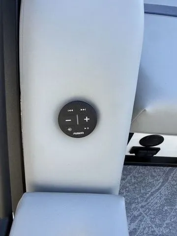 Slide: The Image of JC Manufacturing Swingback Sport 25 HTH 2026 - 10