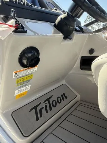 Slide: The Image of JC Manufacturing Swingback Sport 25 HTH 2026 - 11