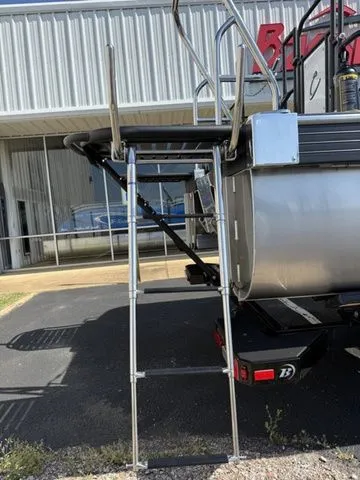 Slide: The Image of JC Manufacturing Swingback Sport 25 HTH 2026 - 15