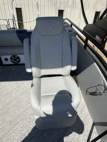 Slide: The Image of JC Manufacturing Swingback Sport 25 HTH 2026 - 16