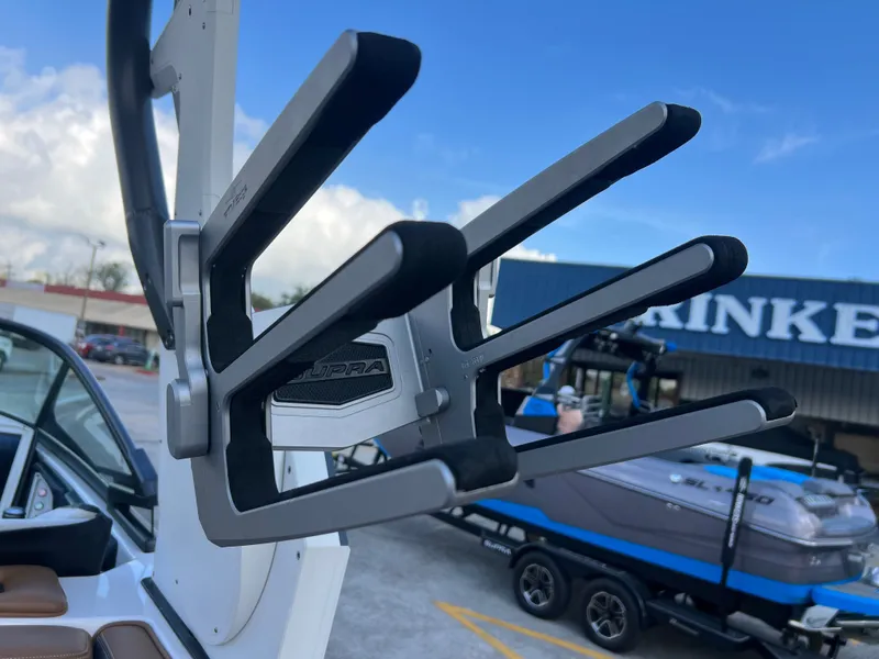 Slide: The Image of Supra SL 400 2020 - 21