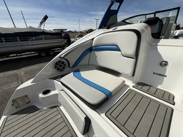 Slide: The Image of Yamaha 242X E-Series 2018 - 10