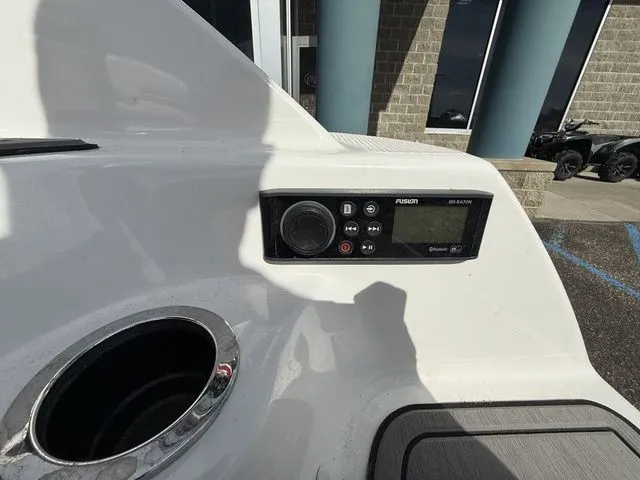 Slide: The Image of Yamaha 242X E-Series 2018 - 11