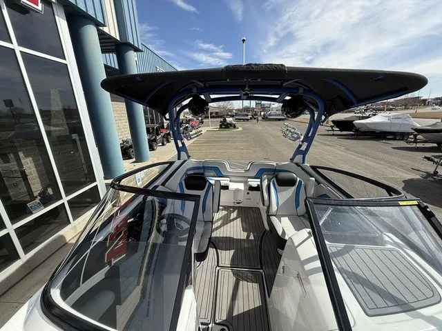 Slide: The Image of Yamaha 242X E-Series 2018 - 14