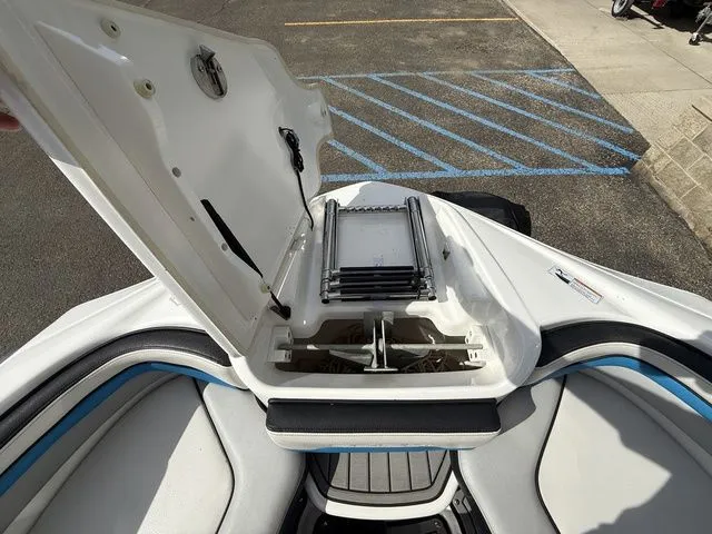 Slide: The Image of Yamaha 242X E-Series 2018 - 15