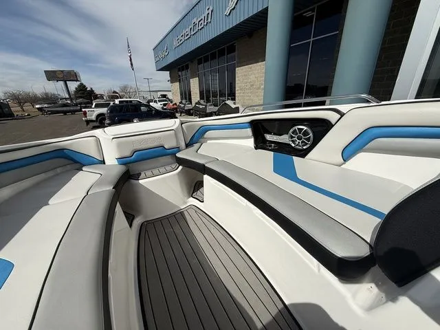 Slide: The Image of Yamaha 242X E-Series 2018 - 22